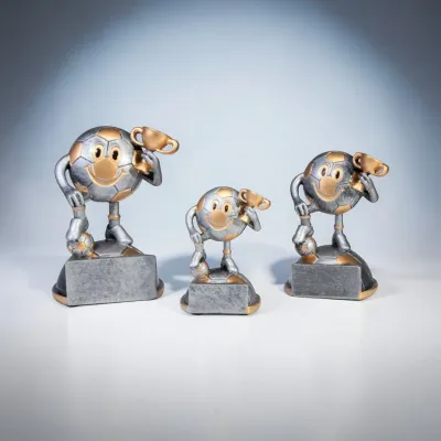 Fun Fußballtrophäe Happy Ball lustige Fußballfigur Resin Greinecker Pokale Salzburg