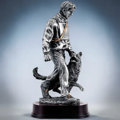 Trophäe „Training“ ab € 19,00 Trophäe Training mit Hundetrainer und Schäferhund auf Holzsockel – Hundesport Auszeichnung