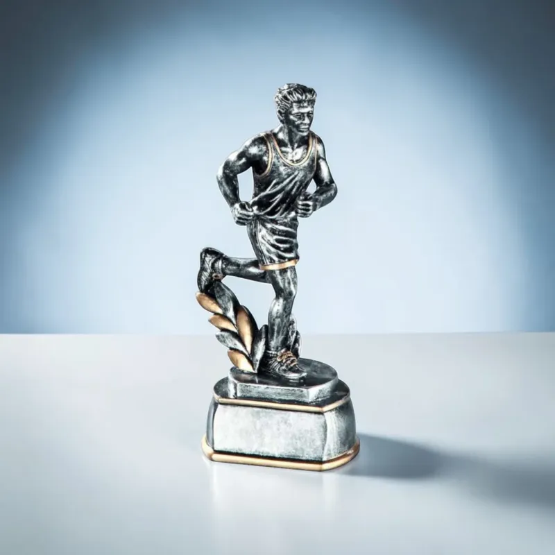 Resintrophäe Louis Runner mit Läuferfigur in Silberoptik