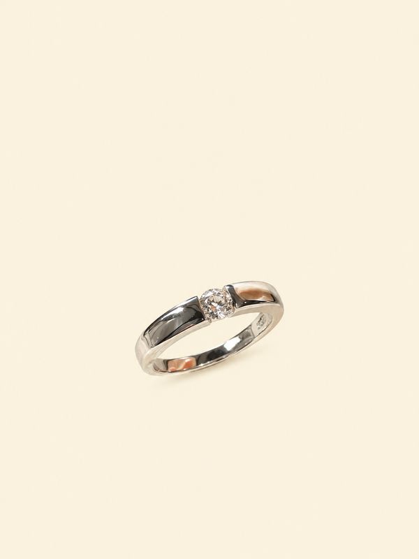 „White Radiance" Spannoptikring in Weißgold mit Brillant