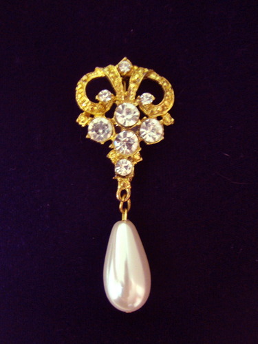 Fleur de Lis Baroque Faux Pearl Brooch