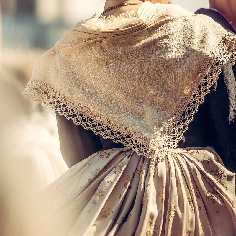 Costume arlésienne, Camargue