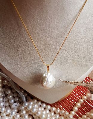 20 x15mm Baroque Pearl Pendant with18-inch chain