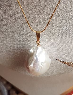 20 x15mm Baroque Pearl Pendant with18-inch chain