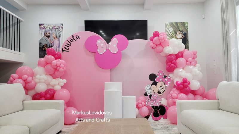 GIRL MOUSE ALL PINK BALLOON BACKDROP