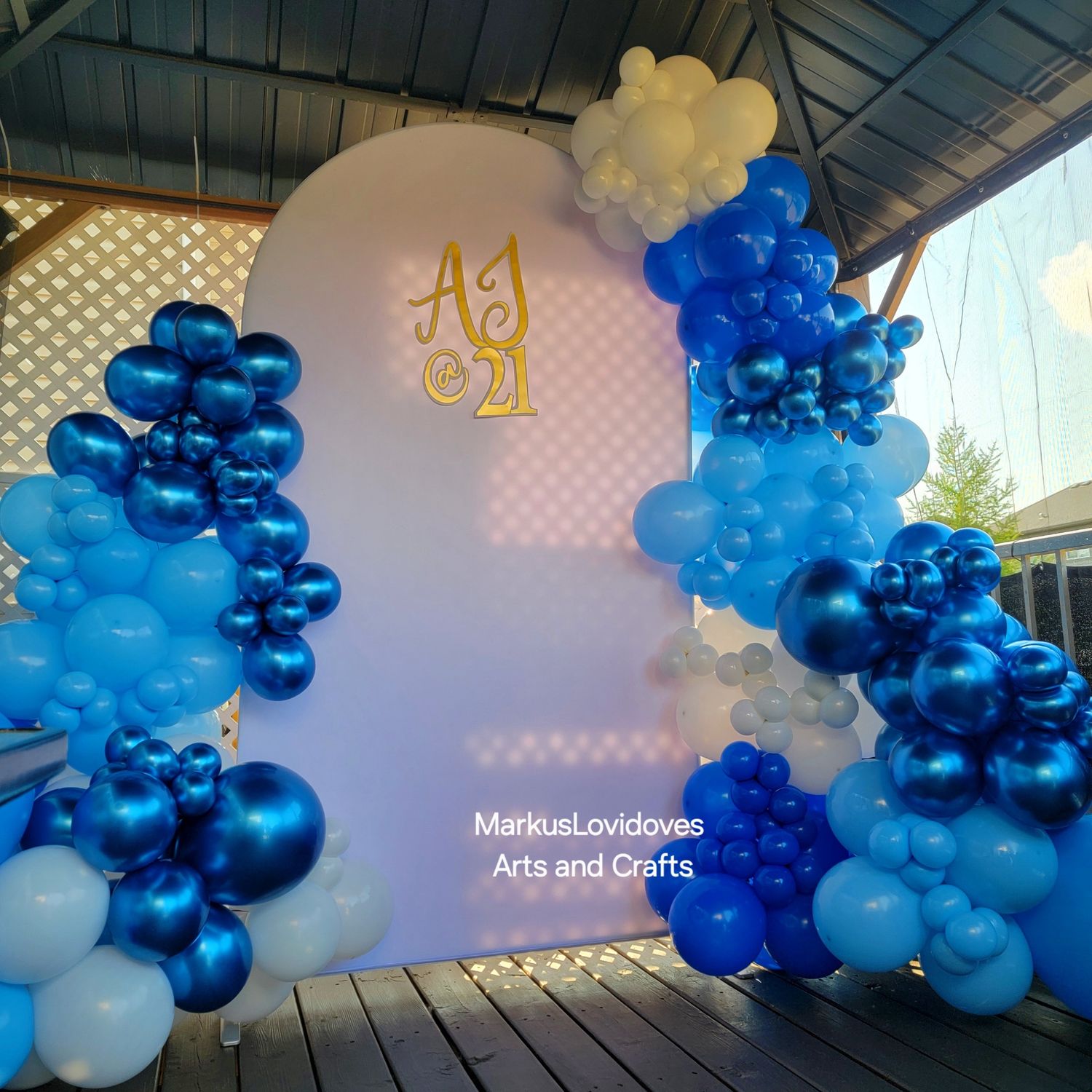 BASIC BACKDROP AND 1.5 HOURS FACE PAINTING AND BALLOON TWISTING