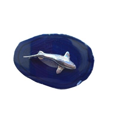 AO83 Shark sm on agate