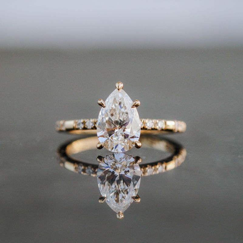 Pear Cashé Engagement Ring 18kt YG LAB 2.92gr 1.50ct Center VVS2-F / 0.12ct Band VS+DEF 1.62cttw Size 6 IGI 619429302 RN00181