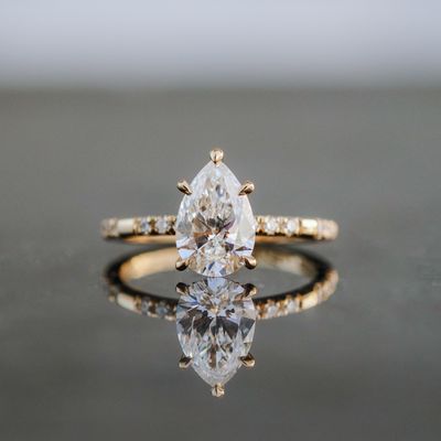 Pear Cashé Engagement Ring 18kt YG LAB 2.92gr 1.50ct Center VVS2-F / 0.12ct Band VS+DEF 1.62cttw Size 6 IGI 619429302 RN00181