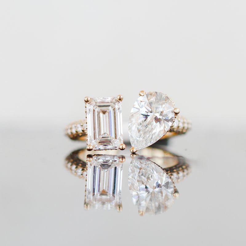 Cashé Moi Es Toi Bridal Ring 18kt YG Lab Diamond Pear 2.05ct &amp; Emerald 2.05ct - Melee 1.48ct / 5.58cttw EVVS2 IGI 5.8gr Size 6.75 RN00174