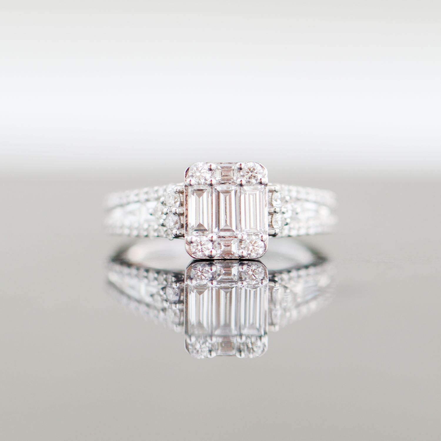 Baguette and Round Engagement Ring 18kt WG 5.1gr 1.51cttw SI-GHI RN000376