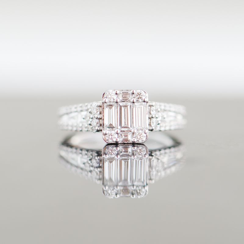 Baguette and Round Engagement Ring 18kt WG 5.1gr 1.51cttw SI-GHI RN000376