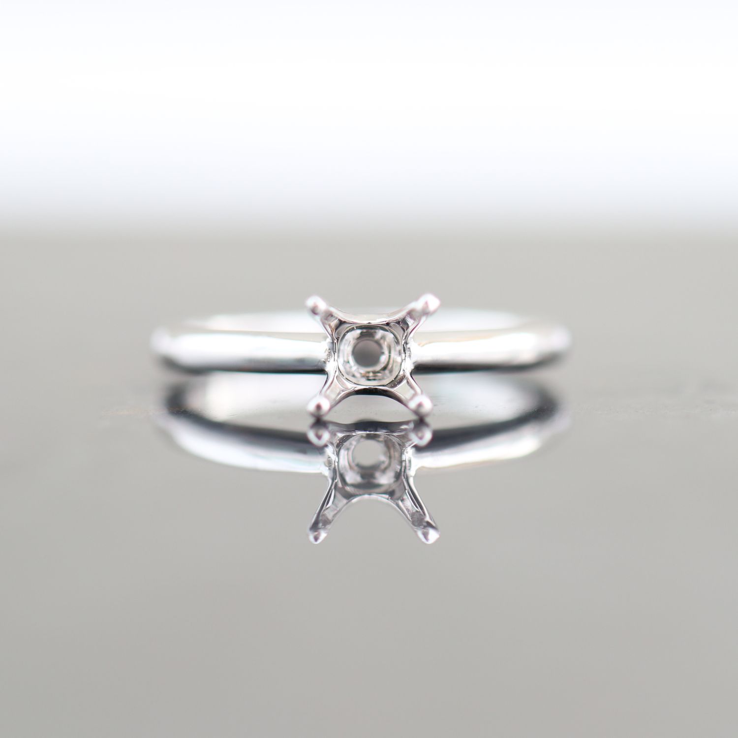 Solitaire Ring Mount 18kt WG 0.75cttw 2.59gr RN000443