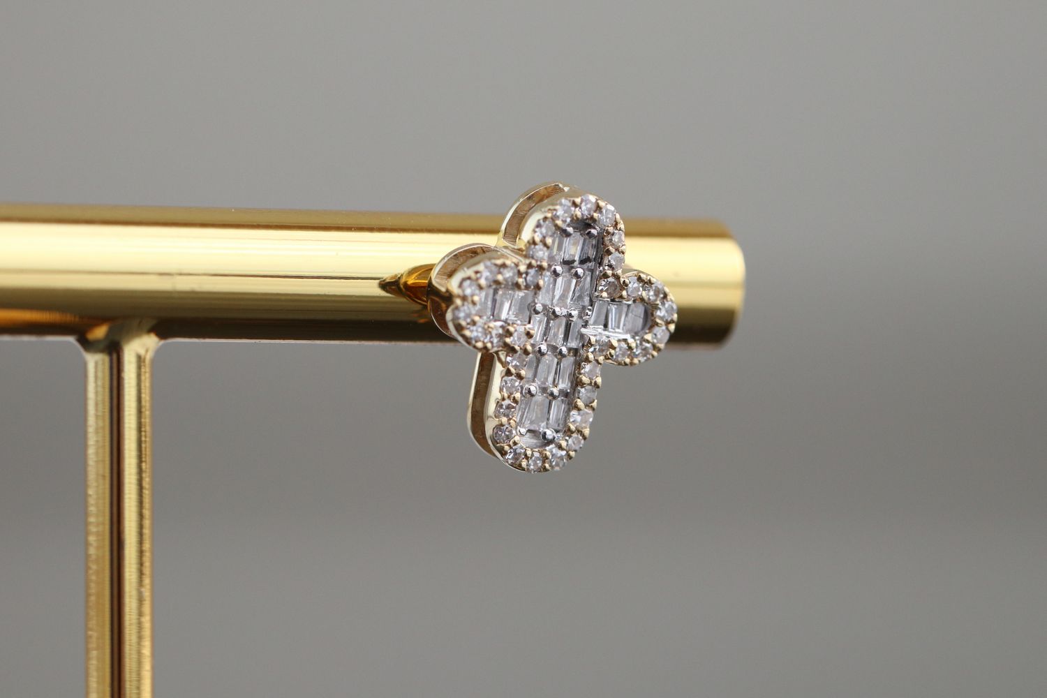Cross Diamond Earrings 10kt YG 2.9gr 0.60cttw ER00100