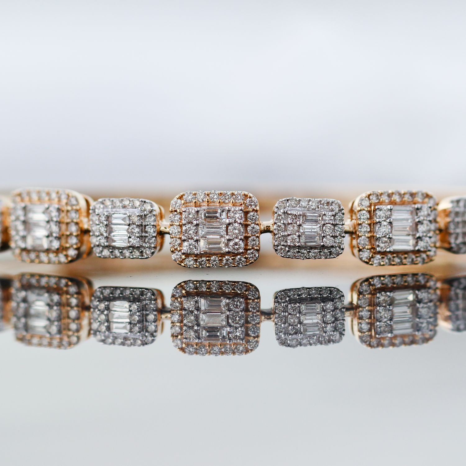 Round and Baguette Diamond Bangle 14kt YG 17.59gr 2.66cttw SI/I HIJ BR000202