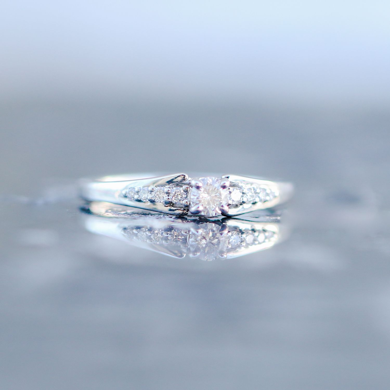 Little Round Diamond Ring Size 6 18kt WG 2.06gr 0.30cttw  RN00105