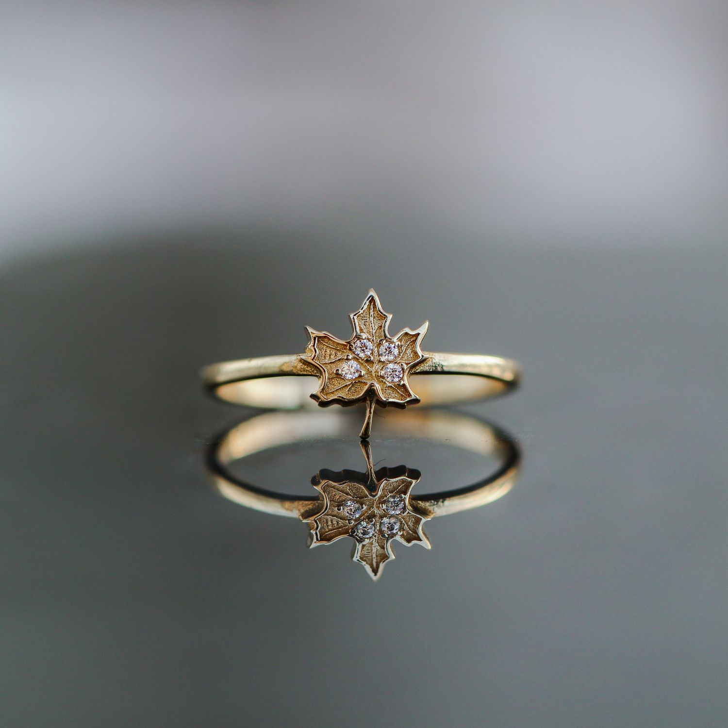 Maple Leaf Ring 10kt YG 1.0gr RN00119