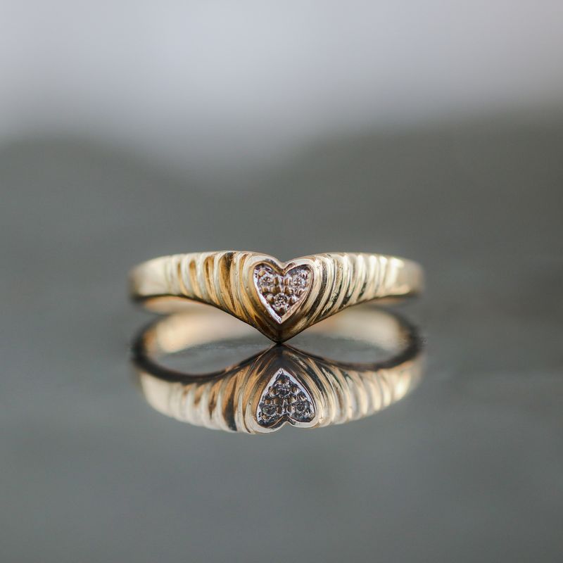 Heart Ring 10kt YG 1.6gr Size 6.75 RN00175