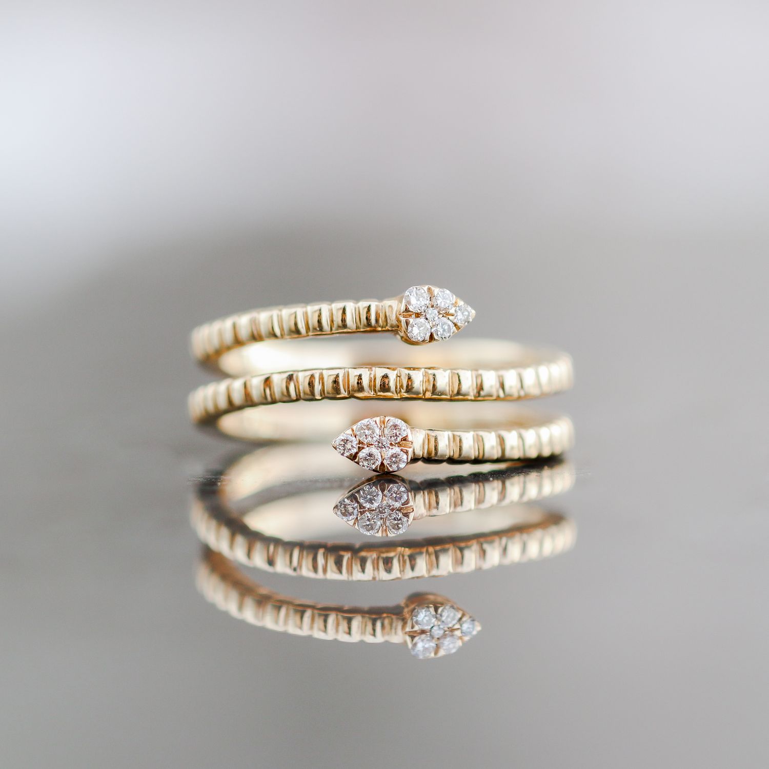 Diamond Snake Ring 14kt YG 0.09cttw 0.34gr RN00138