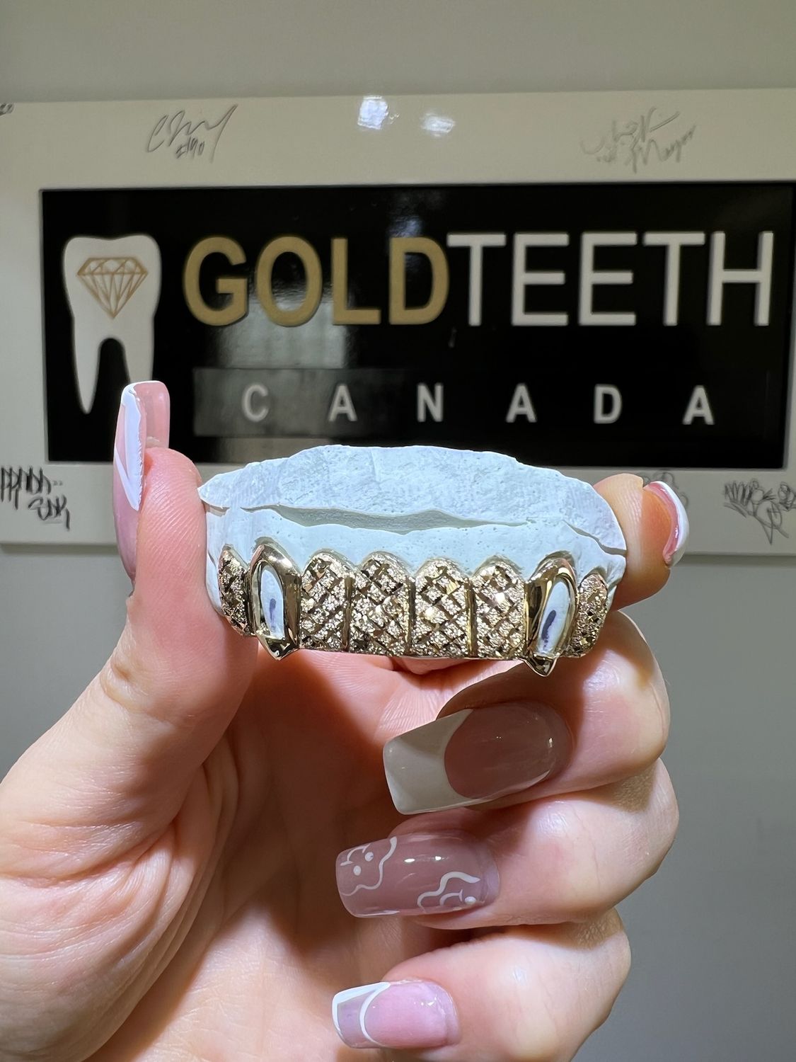Canadian Diamond Dust Grillz - 8 Pack