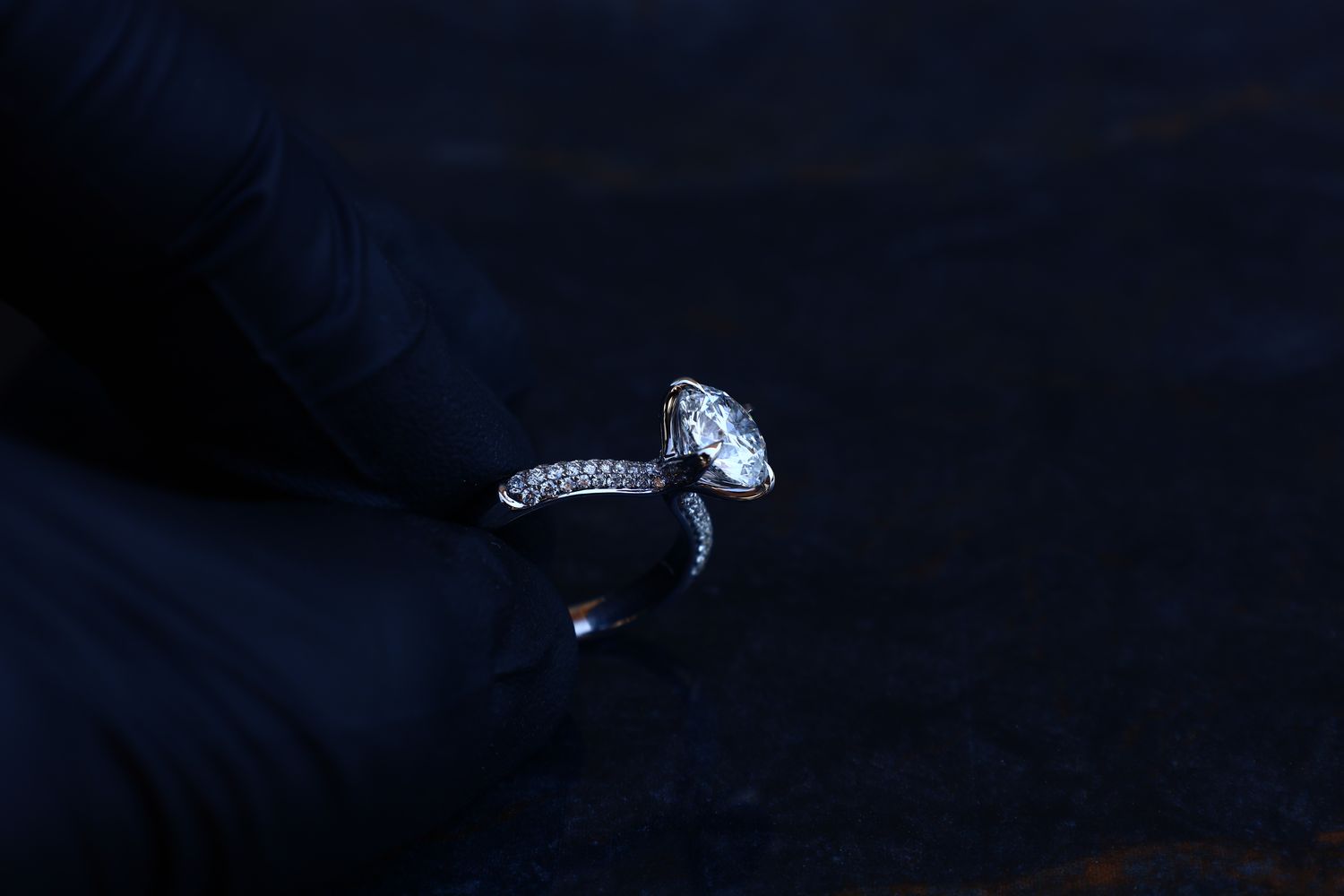 Round Brilliant Diamond Ring 18kt WG 4.20GR 2.09CT VVS D 3EX NON FLOR IGI CERT BAND NATURAL DIAMOND 66RD 0.41ctw SI-GH RN00145