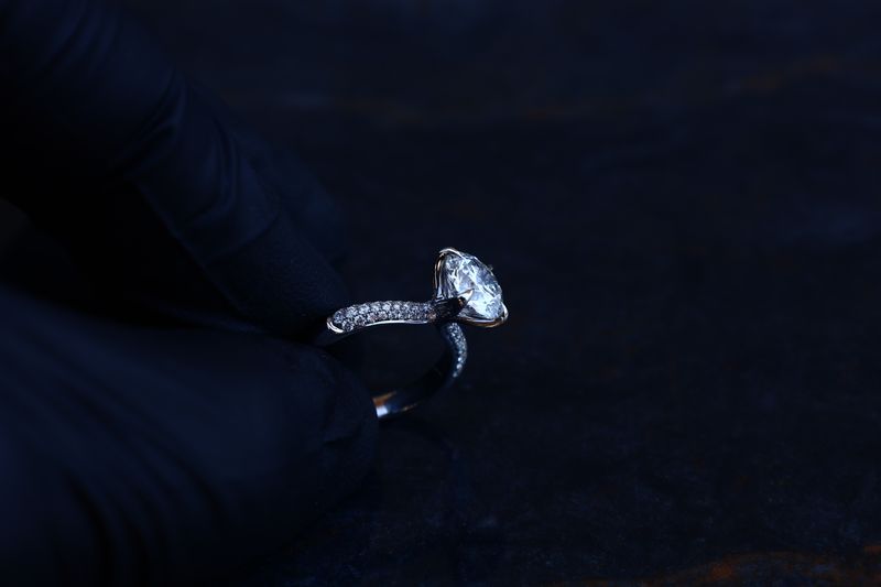 Round Brilliant Diamond Ring 18kt WG 4.20GR 2.09CT VVS D 3EX NON FLOR IGI CERT BAND NATURAL DIAMOND 66RD 0.41ctw SI-GH RN00145