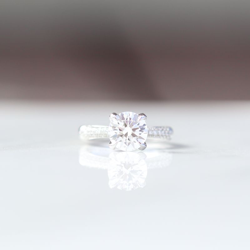 Round Brilliant Diamond Ring 18kt WG 4.20GR 2.09CT VVS D 3EX NON FLOR IGI CERT BAND NATURAL DIAMOND 66RD 0.41ctw SI-GH RN00145