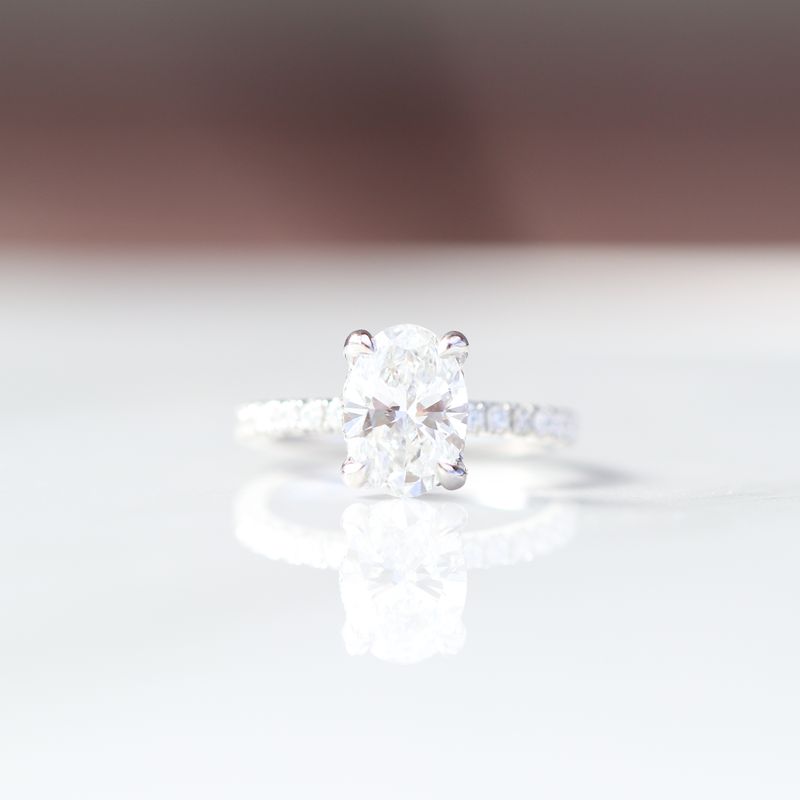 Engagement Ring Oval Center Diamond LAB 2.00ct VVS E 3EX 18KT WG 4.05GR NATURAL 0.75CTTW MELEE SI/VS/FG RN00146