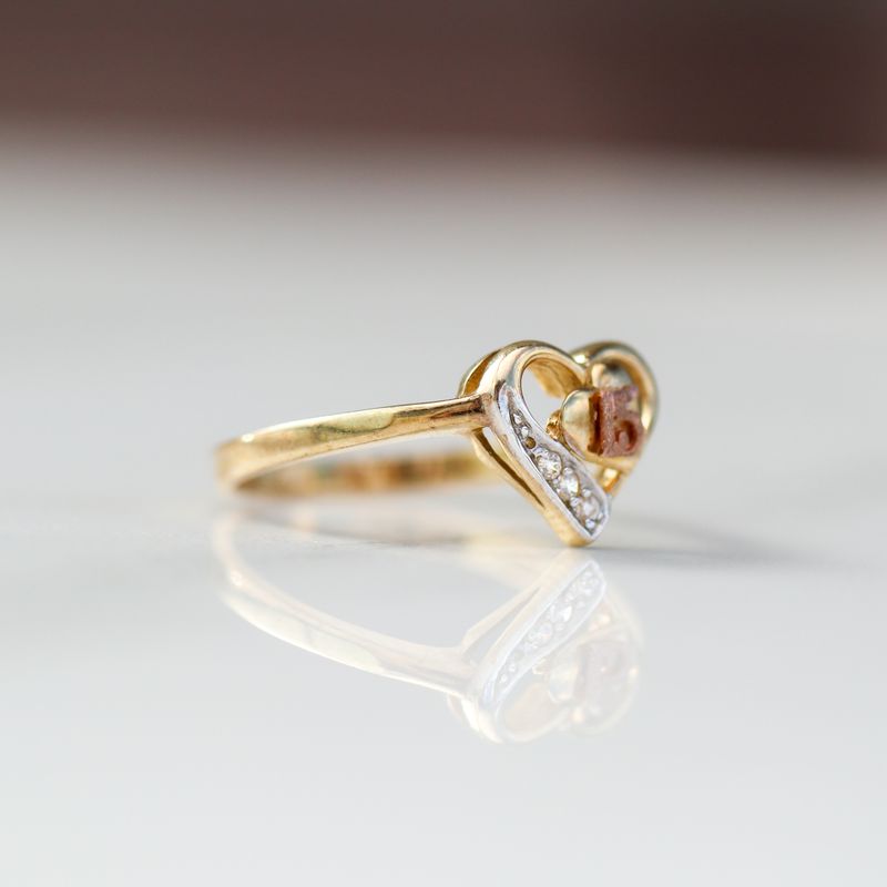 Heart Ring 10kt YG 2gr Size 7.5 CZ RN00197