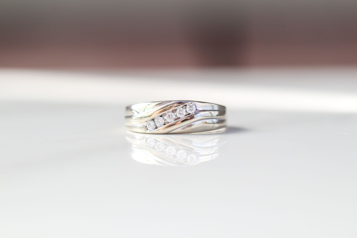 Mens Diamond Wedding Band 10kt WG 3.85gr 0.20cttw 5 Stones Size 11 RN00201
