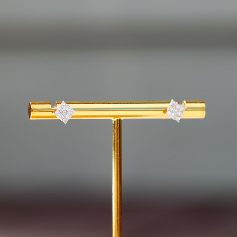 Square Cluster Diamond Earrings 14kt YG 1gr 0.64cttw Natural ER00199