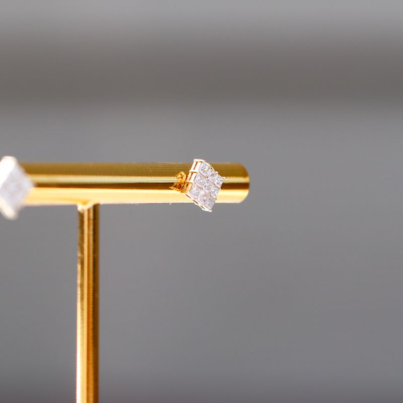 Square Cluster Diamond Earrings 14kt YG 1gr 0.64cttw Natural ER00199