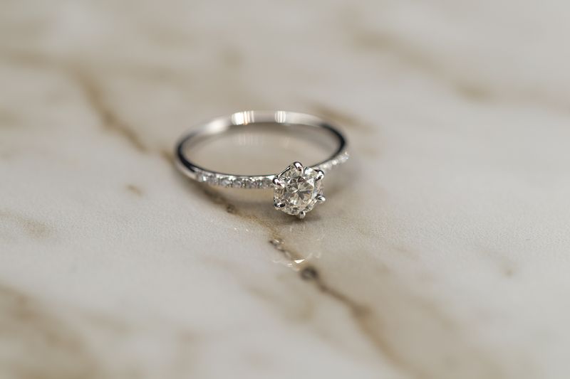 6 Prong Engagement Ring Natural Diamonds 0.64ct i1 I VG Centre 18kt WG 1.36gr 0.11ct band 0.75cttw Size 6 RN00170