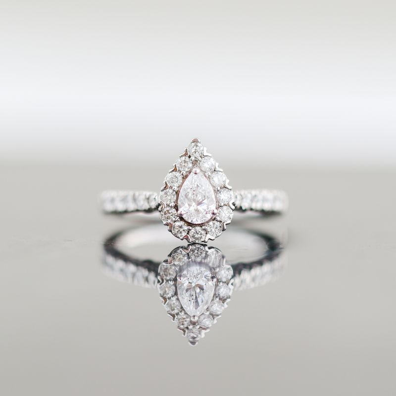 Pear Shaped Brilliant Engagement Ring 14kt WG 3.1gr 0.75cttw RN00122