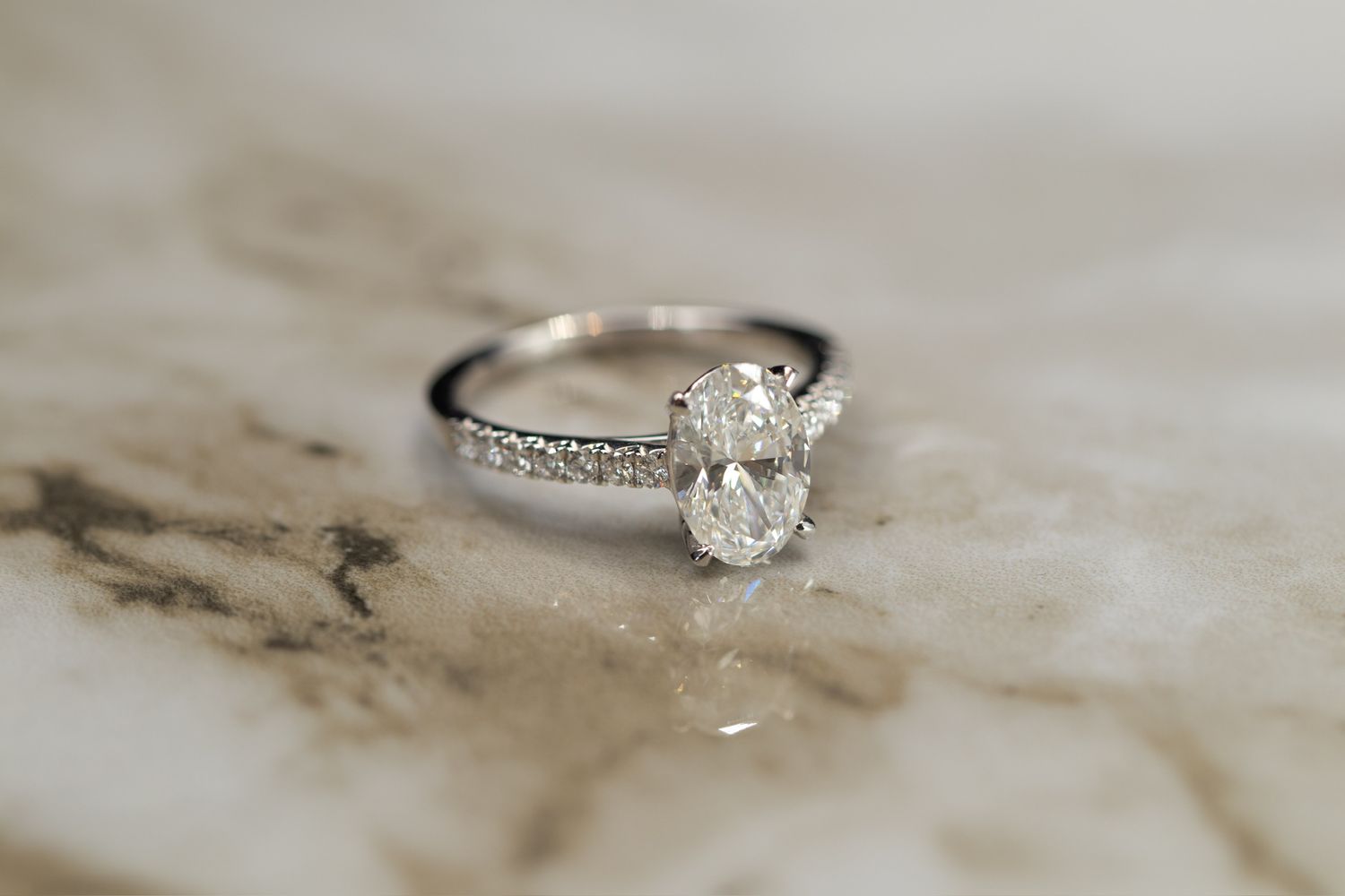 Diamond Oval Engagement Ring 14kt WG LAB Melee 0.32ct Centre 2.01ct VVS 2 E RN000176