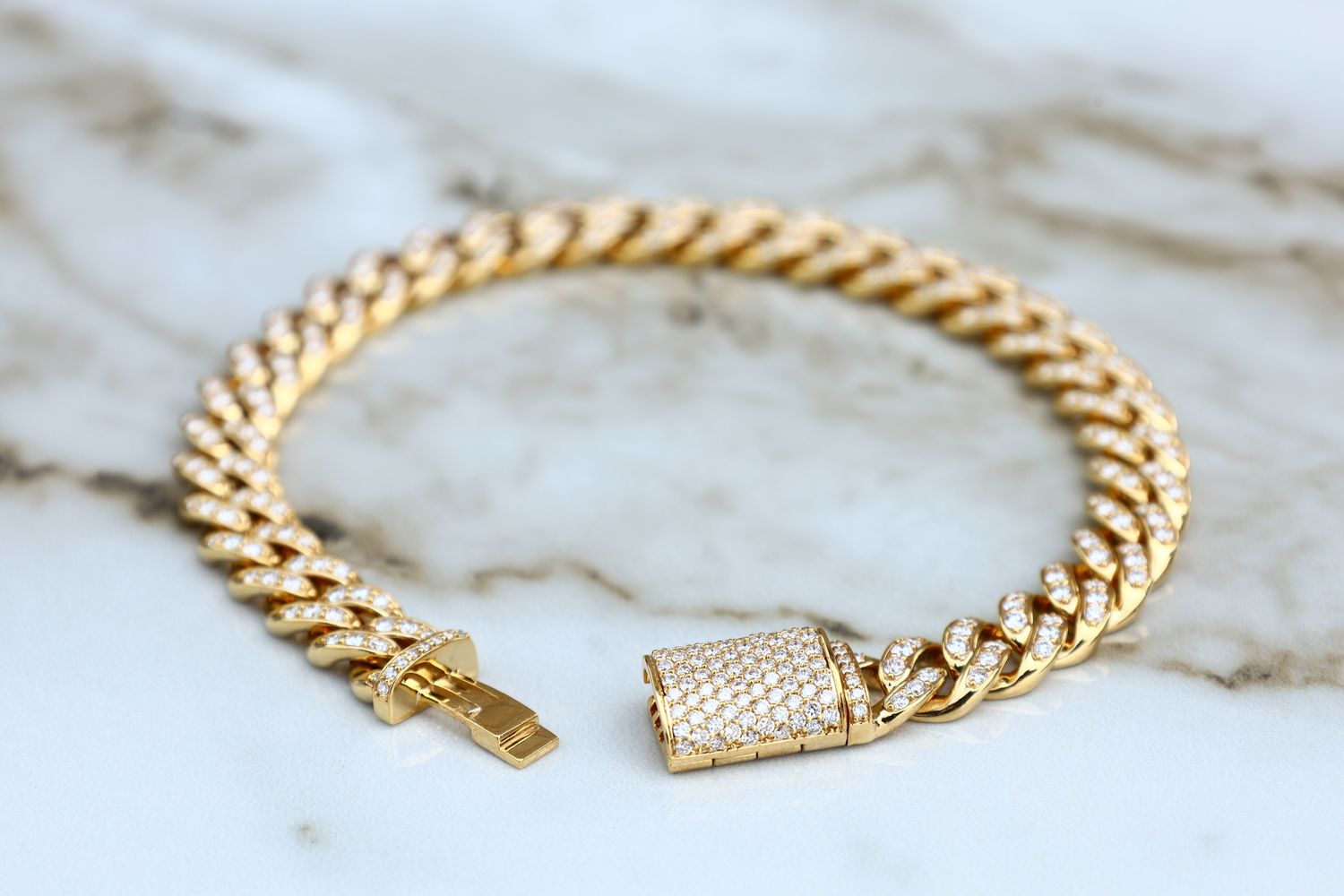 Diamond Cuban Link Bracelet 10kt YG 8" 31.43gr 3.80cttw LAB BR000375