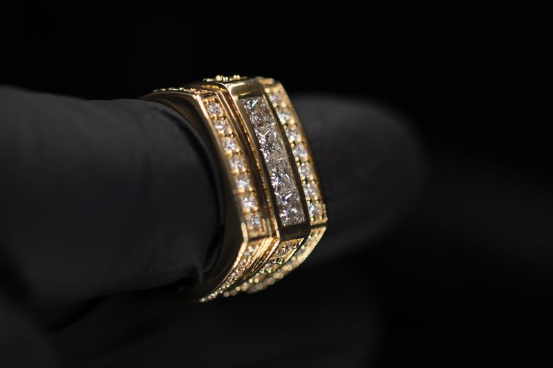 Princess Cut Mens Rings 18kt YG Diamond Round / Princess cut Top 2.12cttw VS+FG Natural 18.7gr RN00224