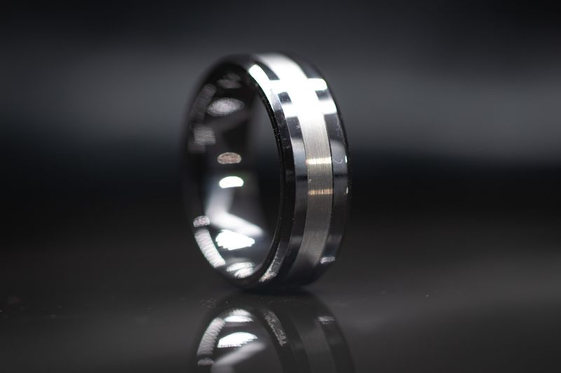 Ceramic Tungsten Two Tone Edge Inlay Standard fit men's band 8mm Size 11.5 9.7gr RN00226