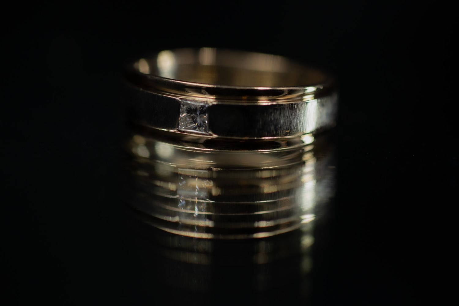 Mens Wedding Band 14kt YG 7gr Size 8.5 0.11cttw Natural RN00228