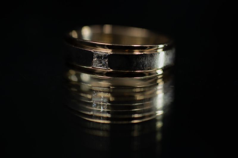 Mens Wedding Band 14kt YG 7gr Size 8.5 0.11cttw Natural RN00228