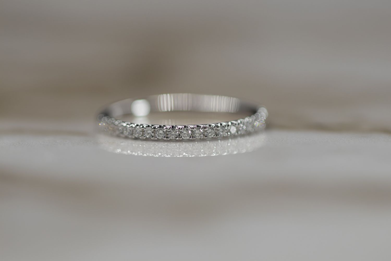 Single Row Diamond Ring 18K WG 1.10gr 0.18ct 21RD RN00236