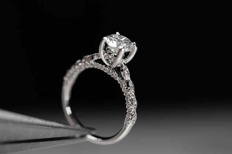 Solitaire Engagement Ring 18kt WG 2.73gr 1.20ct Si-2-F VG Centre 0.35ct 74 RD Band Natural Size 6 RN00238