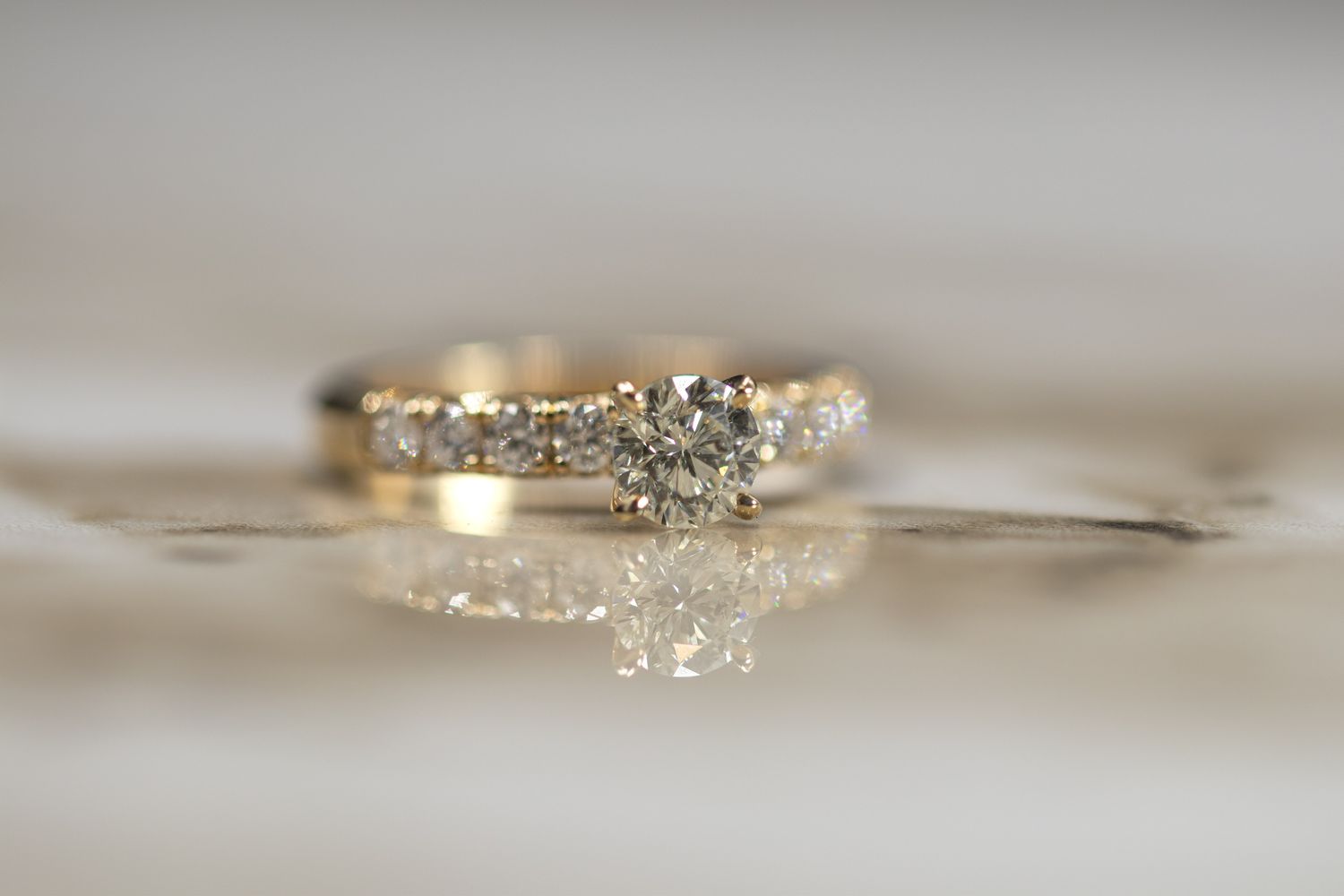 Solitaire Engagement Ring 14kt YG 3.7gr 0.71ct SI-1 Natural Center 0.47ct Band 8RD Size 6.5 RN00237