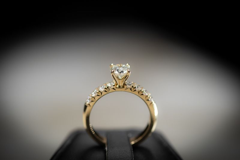Solitaire Engagement Ring 14kt YG 3.7gr 0.71ct SI-1 Natural Center 0.47ct Band 8RD Size 6.5 RN00237