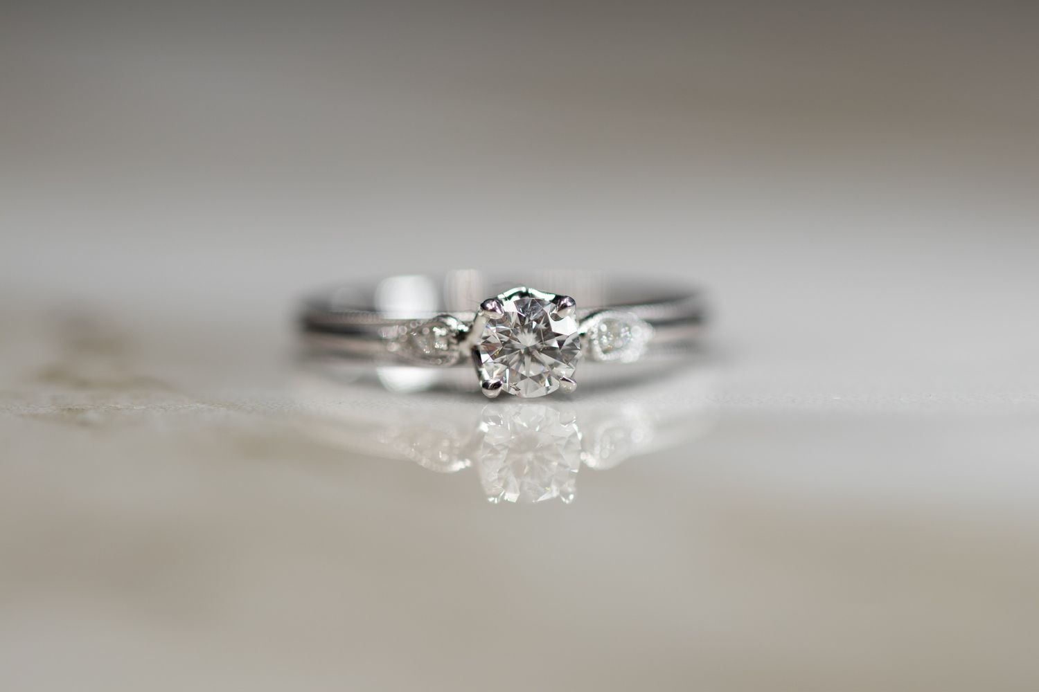 4 Prong Engagement Ring 18kt WG 2.23gr 0.34ct VS1 Natural Center 0.03ct Band 4RD Size 6 RN00241