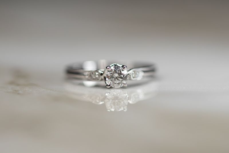 4 Prong Engagement Ring 18kt WG 2.23gr 0.34ct VS1 Natural Center 0.03ct Band 4RD Size 6 RN00241