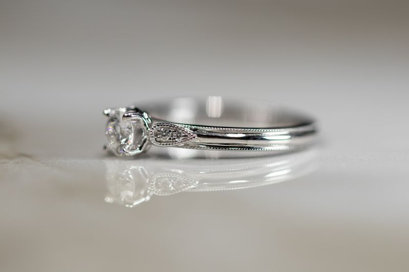 4 Prong Engagement Ring 18kt WG 2.23gr 0.34ct VS1 Natural Center 0.03ct Band 4RD Size 6 RN00241