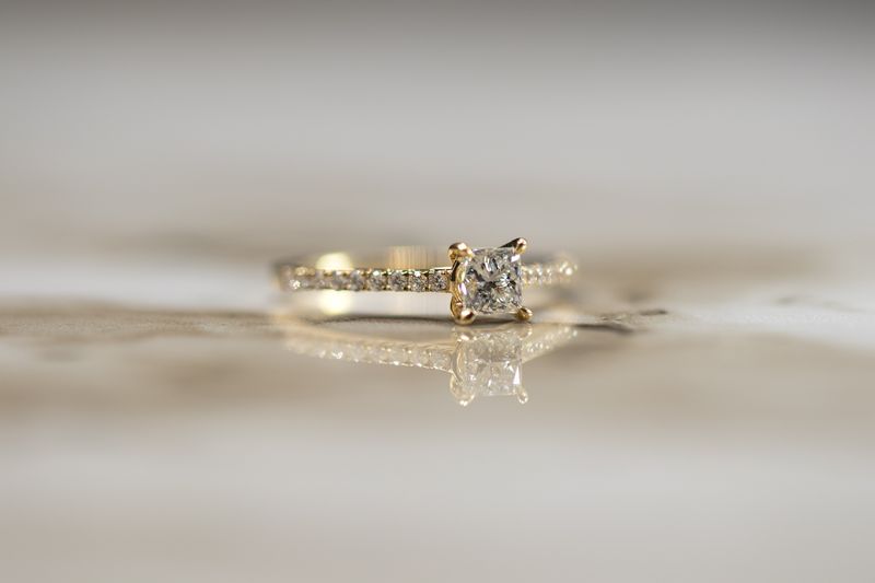 Princess Cut Engagement Ring 18kt YG 1.89gr 0.48ct VS Natural Center 0.20ct Band 18RD Size 6 RN00240