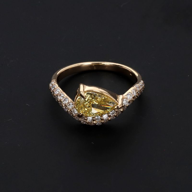 Yellow Oval Engagement Ring 14kt RG 2.3gr 1.75ct LAB size 4.5 RN00253