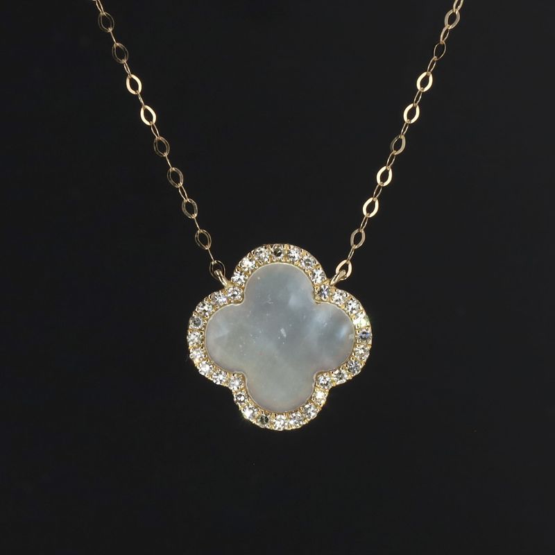 Diamond Motif Mother of Pearl Necklace 10kt YG 1.3gr 18" Natural 0.25cttw NE00187